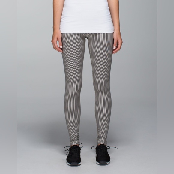 Lululemon Wunder Under Pant
Pine Stripe Inkwell Mojave Tan.
Size 10. 
Pristine. - Picture 2 of 10